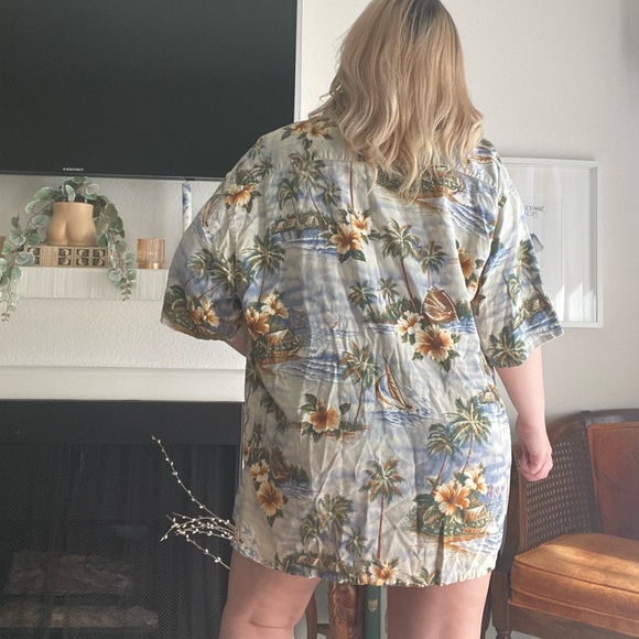 Hawaiian shirt - Picture 3 of 3